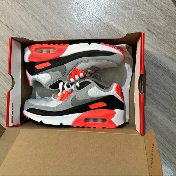 Nike Air Max 90 - Picture 2 of 5